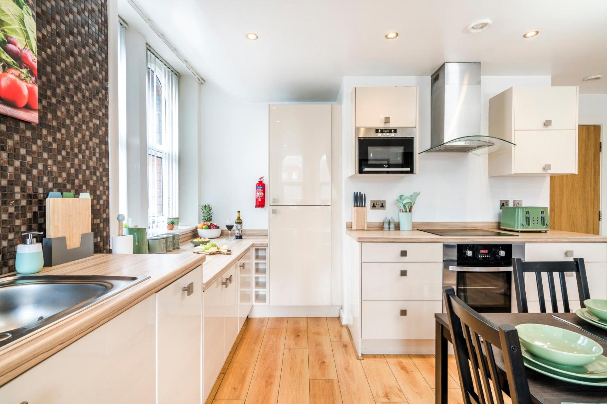 Cavern Quarters, Beautiful Two Bedroom City Centre Apartment By Garudy Serviced Apartments And Short Lets - Perfect For Longer Stays Liverpool Eksteriør billede